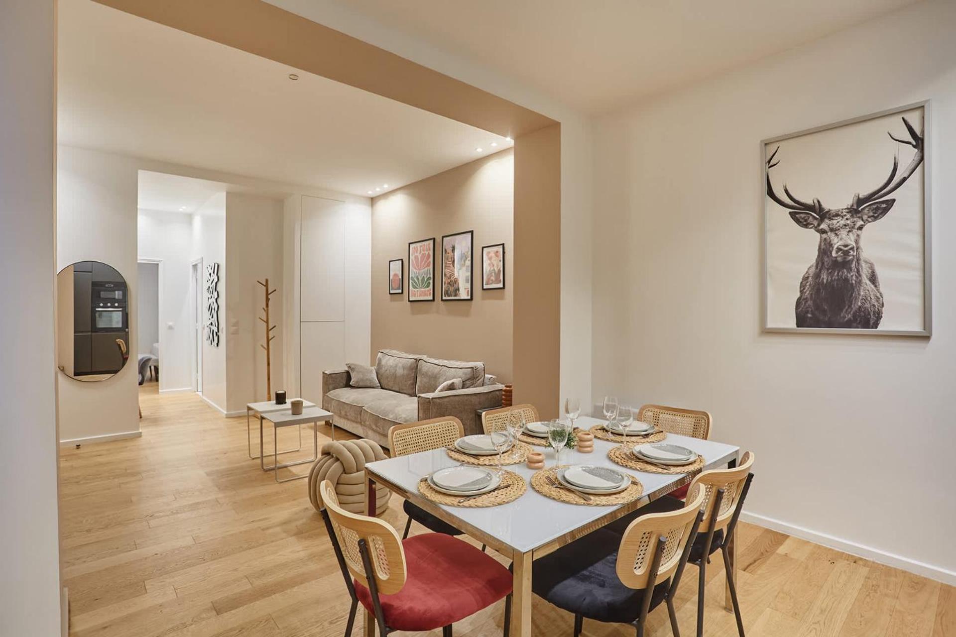 New 2 Bedrooms Center Of By Prestige Apartamento Paris